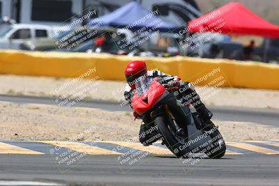 media/Apr-10-2022-SoCal Trackdays (Sun) [[f104b12566]]/Turn 2 (1135am)/